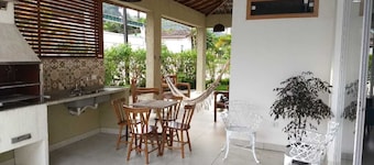 Maravilhosa casa com piscina no condomínio fechado Ubatuba Country