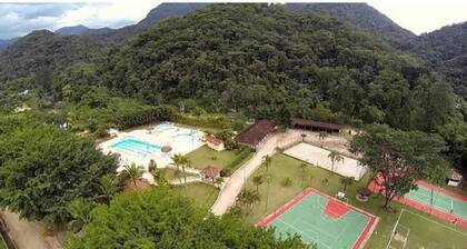 Wonderful house with pool in the gated community Ubatuba Country