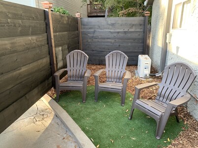 Parkside Cottage on Bidwell Park! Enjoy the trails and perfect location to all!