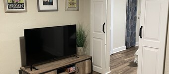 Parkside Cottage on Bidwell Park! Enjoy the trails and perfect location to all!