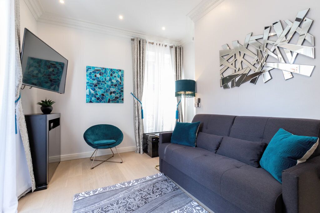 STYLISH, 2 BALCONIES,  RENOVATED ON RUE ROSSETTI OLD TOWN 2BR/2BA