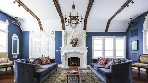 A living room with two sofas, a fireplace, and a chandelier. - The Kenwood Gables B&B (St. Petersburg)