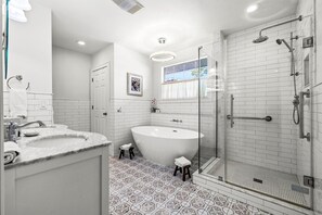 Luxury Suite - Haven | Badezimmer