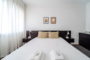 2 bedrooms, in-room safe, iron/ironing board, free WiFi