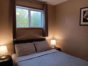 Familiehytte, 2 soverom, utsikt mot innsjø | 2 soverom, individuelt dekorert og individuelt innredet