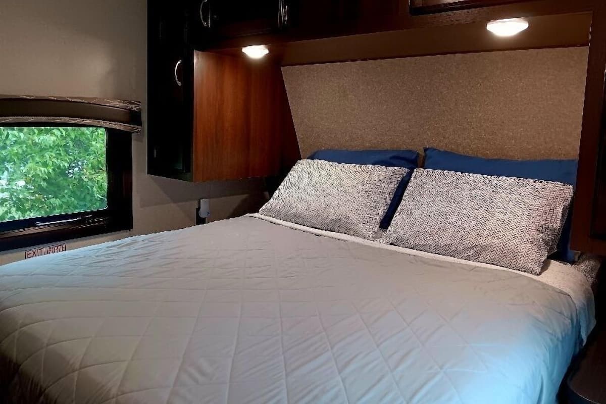 Family Chalet, Lake View | 2 bedrooms, blackout drapes, soundproofing