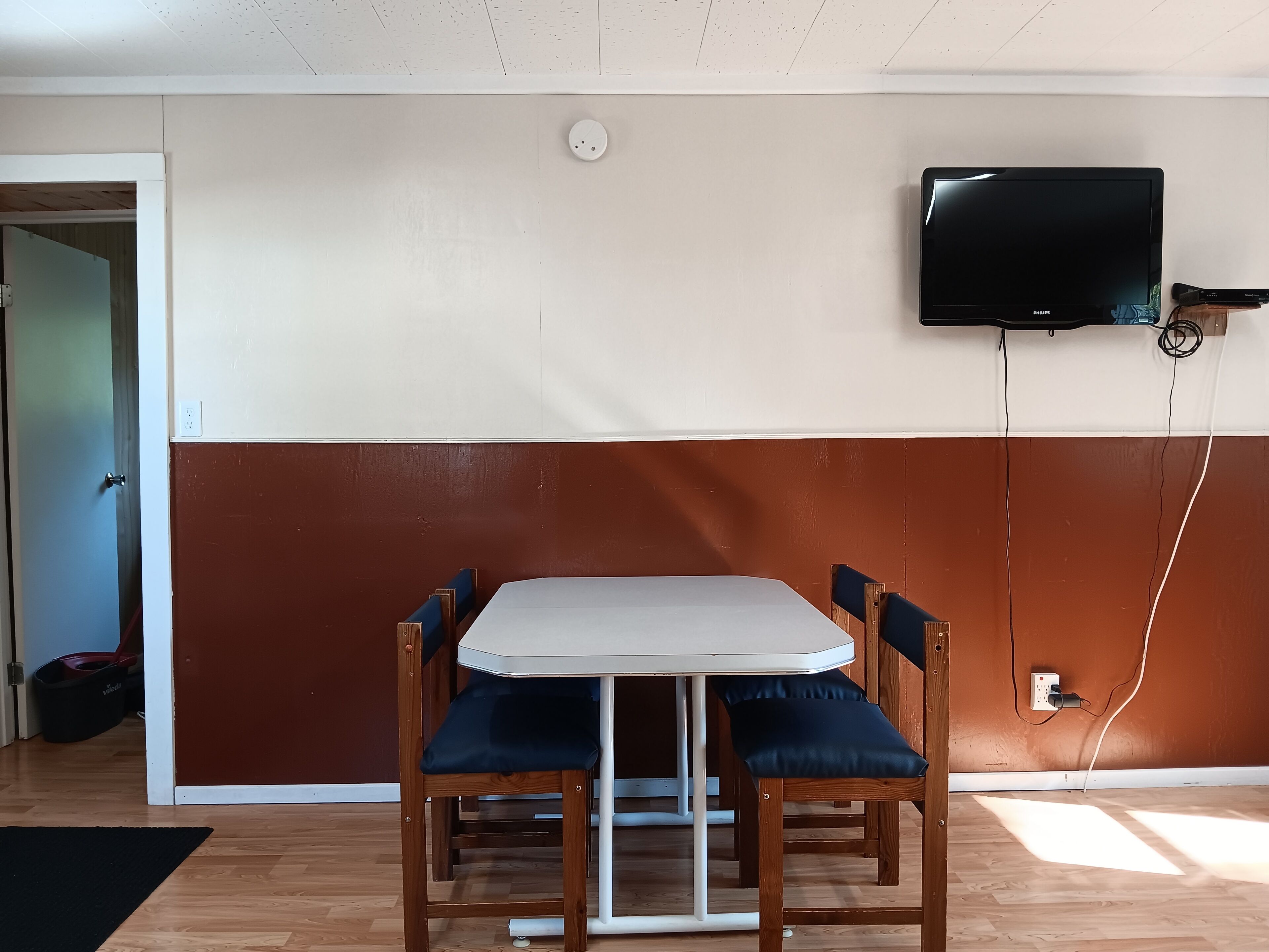 Family Cabin, 2 Bedrooms | In-room dining