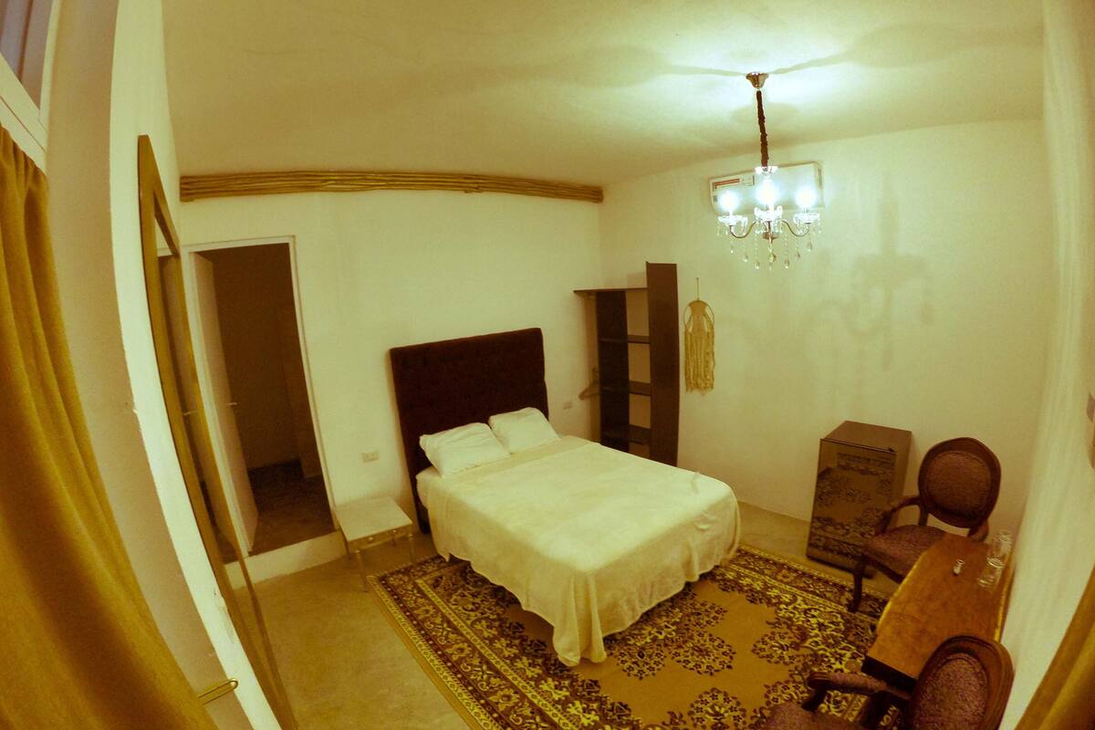Double Room | Laptop workspace, WiFi (free), individually decorated