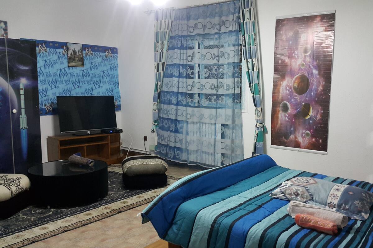 Classic Triple Room | Individually furnished, blackout curtains, iron/ironing board, free WiFi