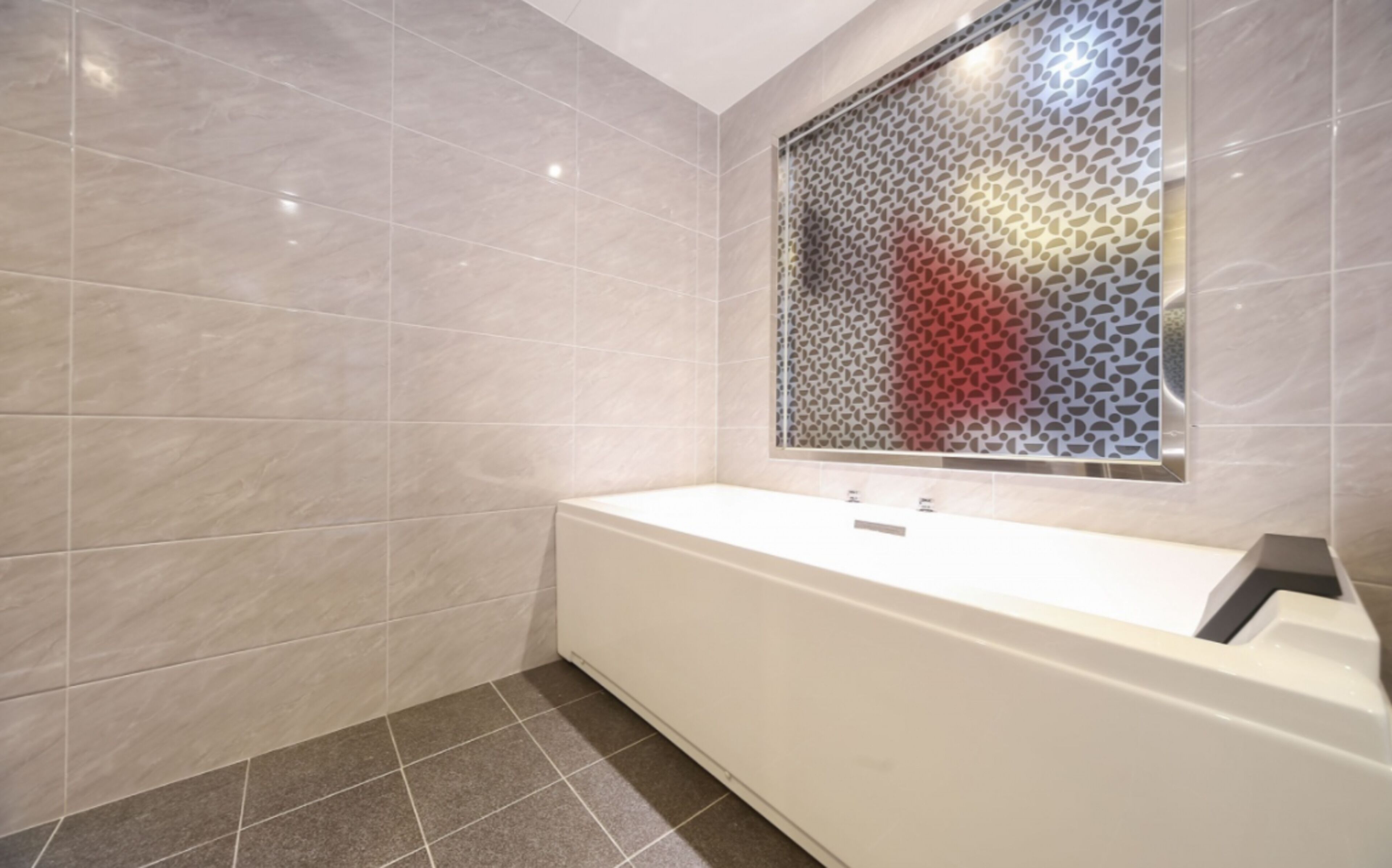 standard room | bathroom | separate bathtub and shower, free toiletries, hair dryer, bathrobes