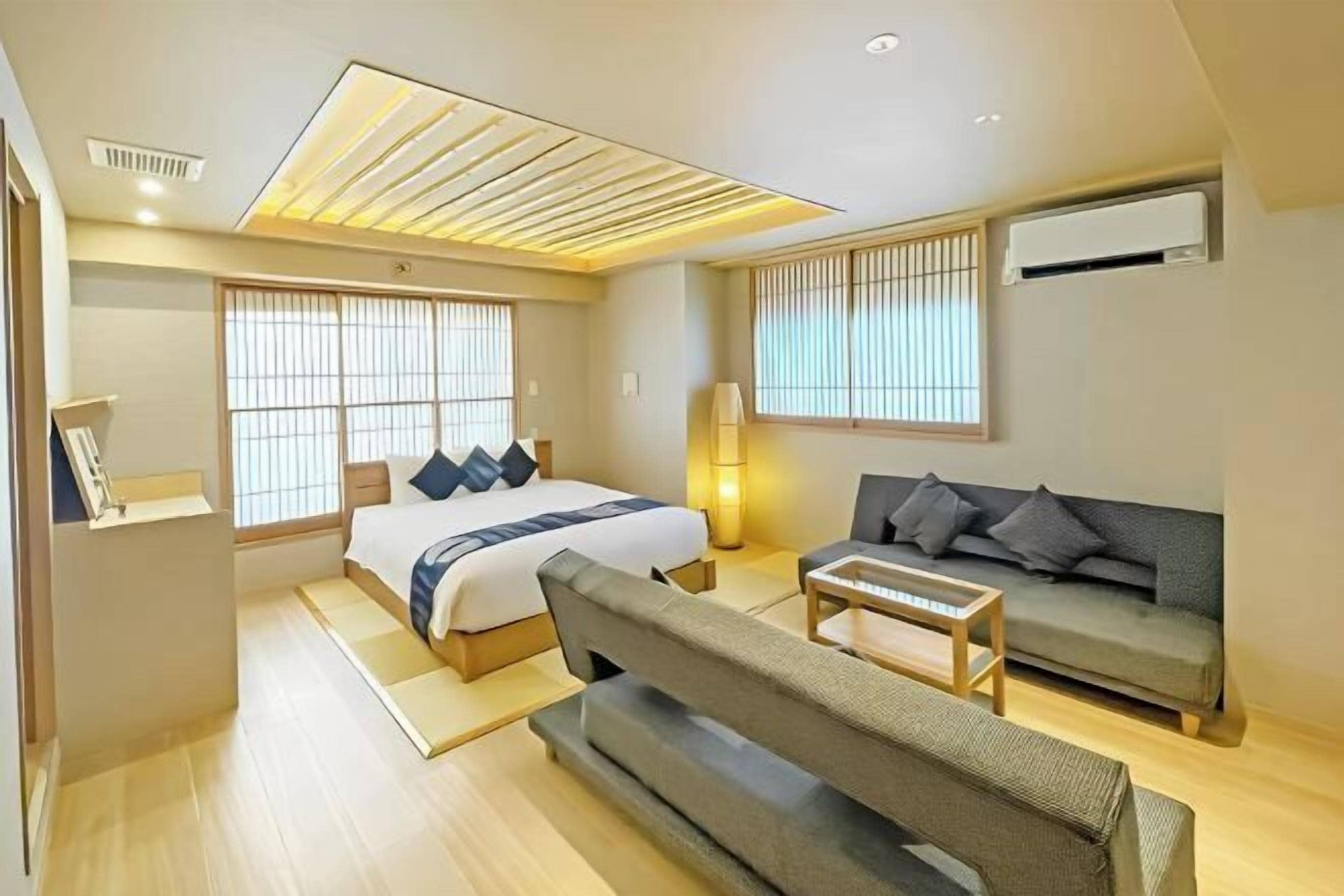 In-room safe, soundproofing, free WiFi, bed sheets