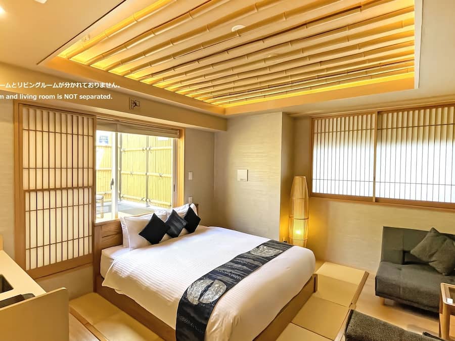 Caja de seguridad en la habitación y sistema de insonorización