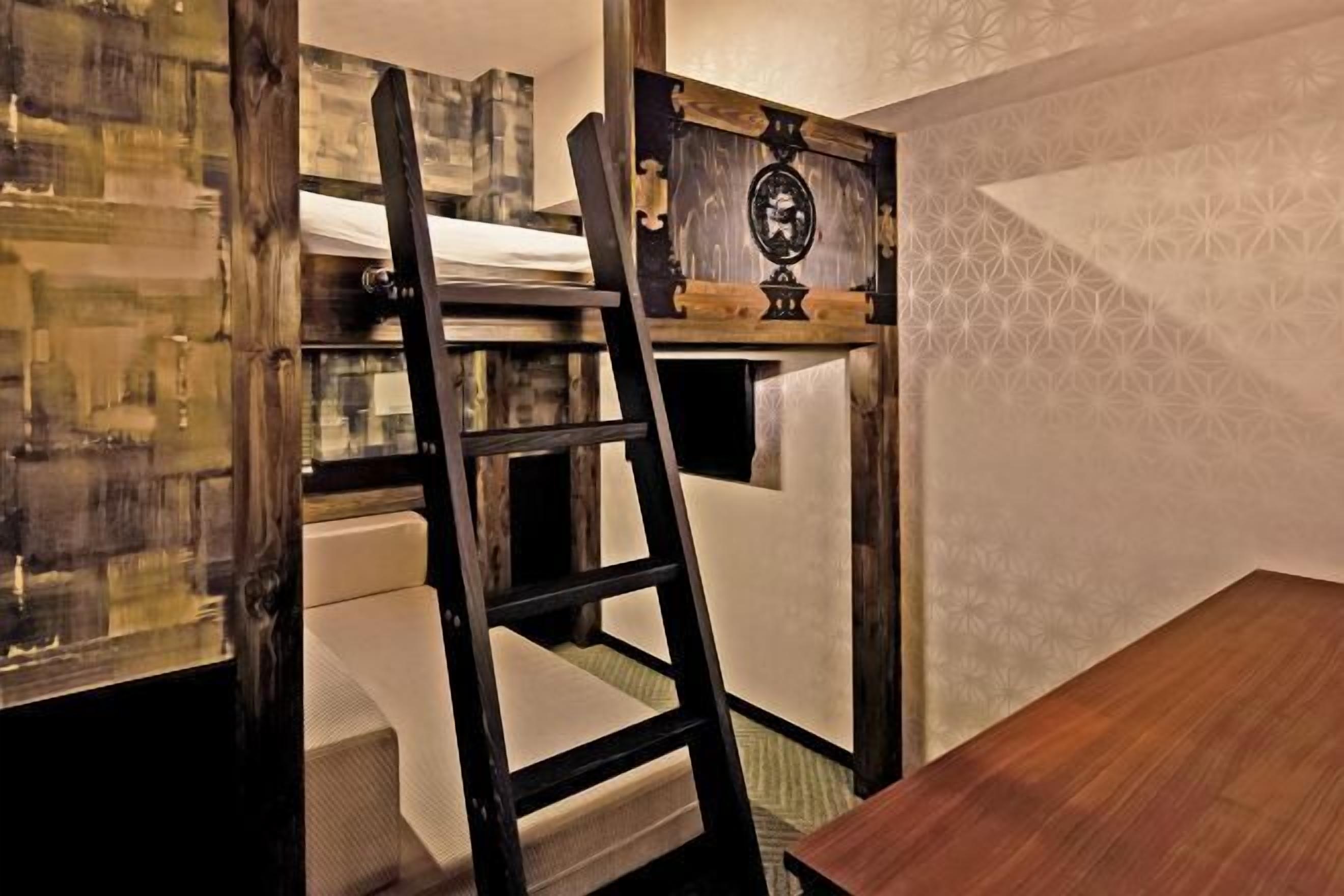 In-room safe, soundproofing, free WiFi, bed sheets