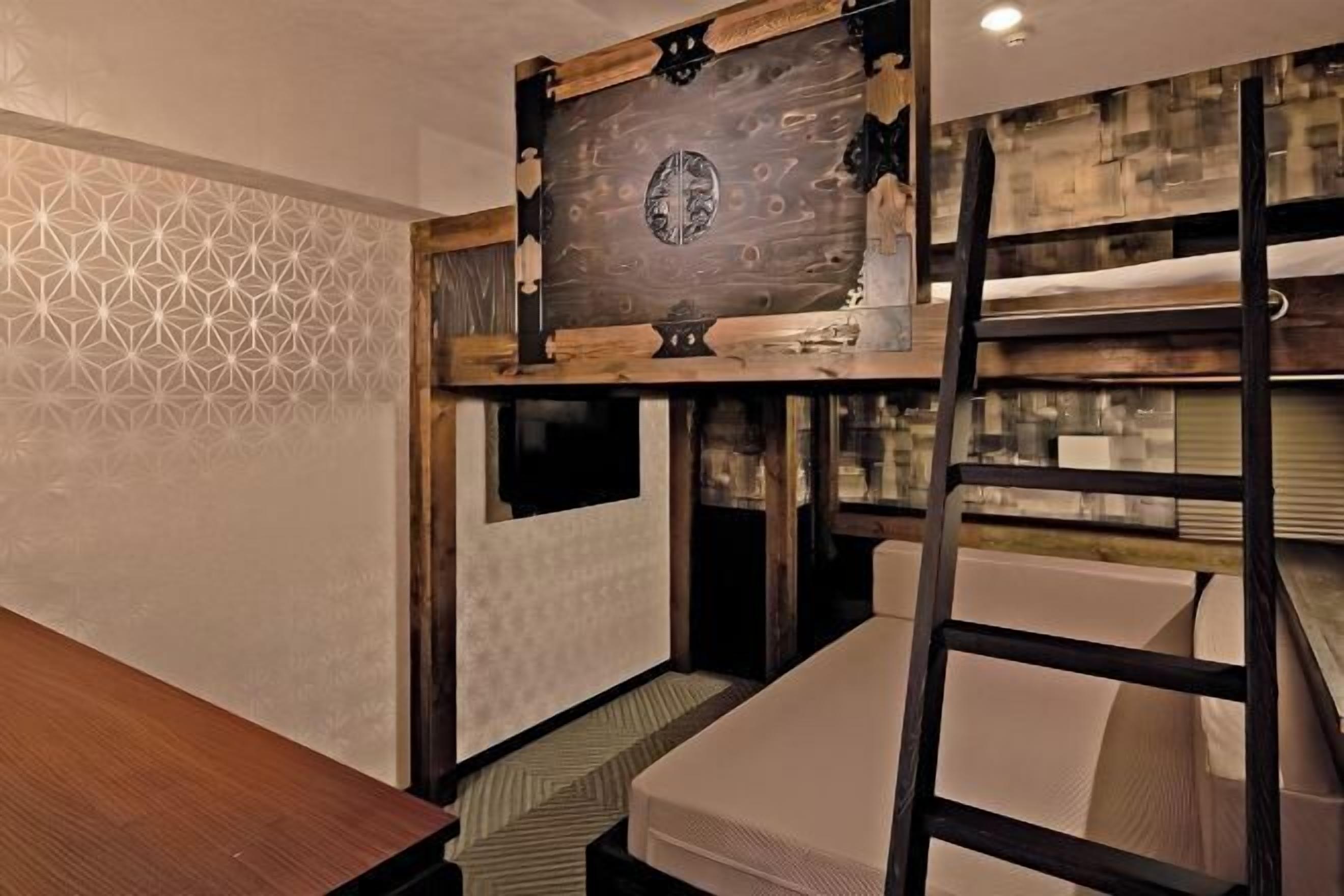 In-room safe, soundproofing, free WiFi, bed sheets