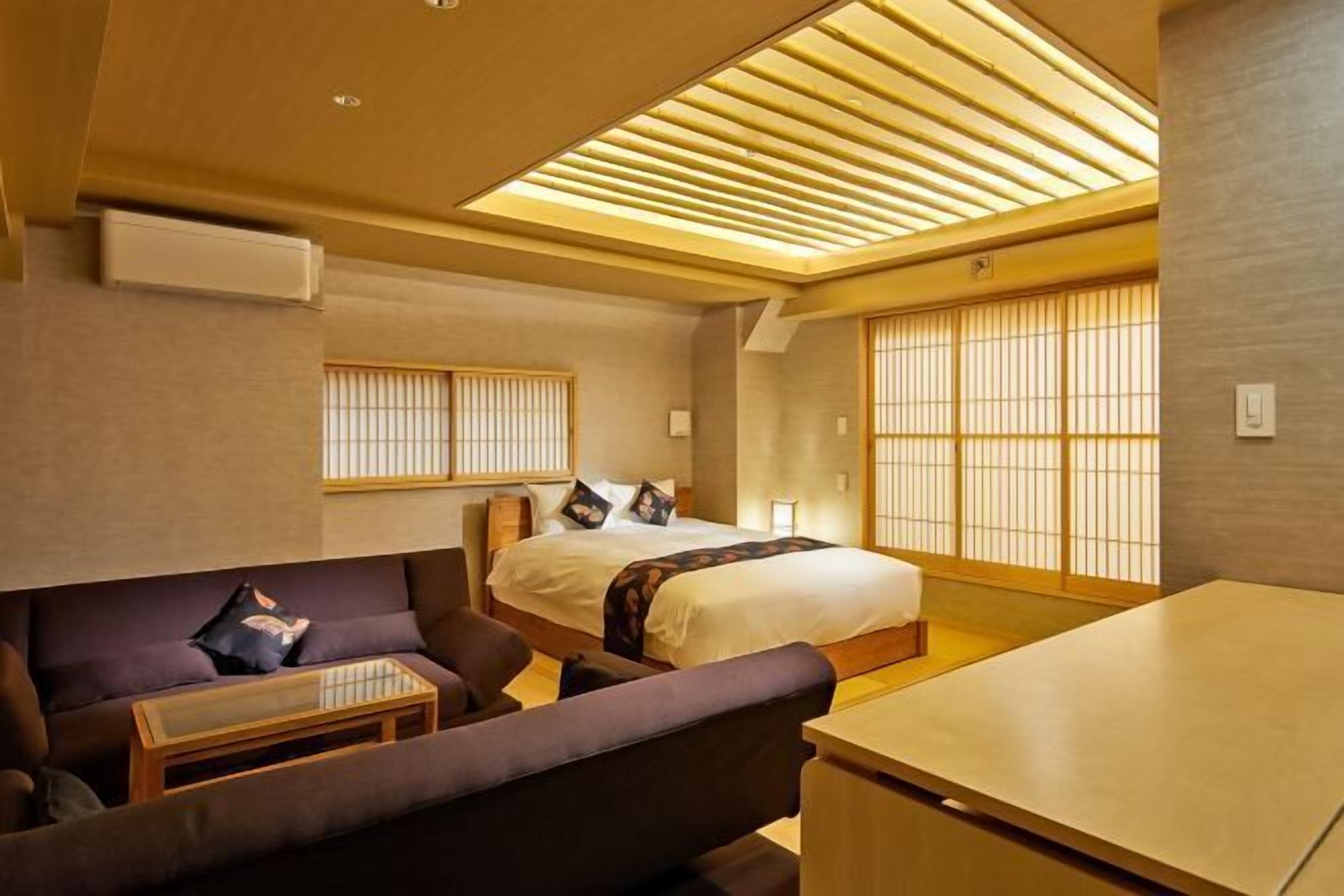 In-room safe, soundproofing, free WiFi, bed sheets