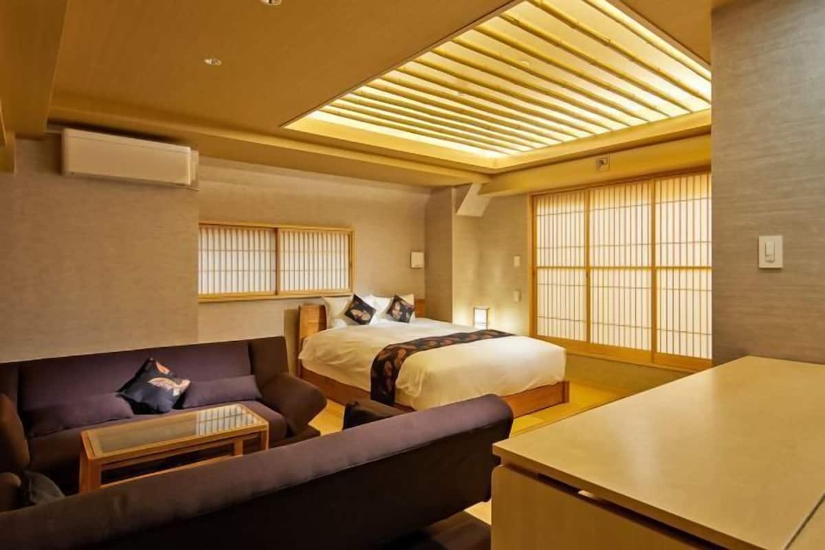 1 dormitori, caixa forta a l'habitació i habitacions insonoritzades