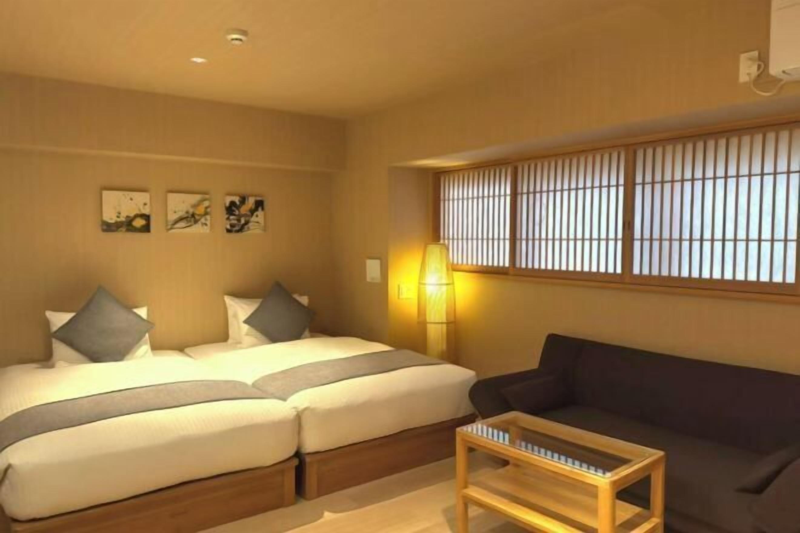 In-room safe, soundproofing, free WiFi, bed sheets