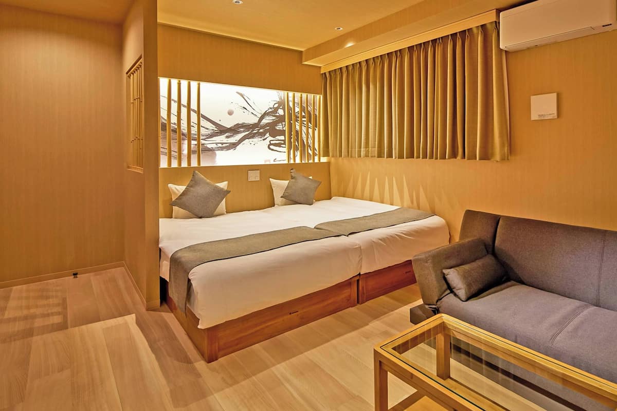 Tremannsrom (with Bathtub) | Safe på rommet, lydisolert, wi-fi (inkludert) og sengetøy