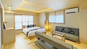 Queen Suite with Spa Bath