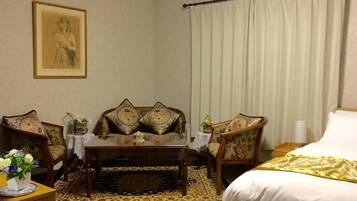 2 slaapkamers, een bureau, een strijkplank/strijkijzer, gratis wifi