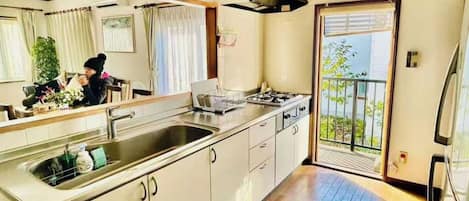 Fridge, microwave, stovetop, cookware/dishes/utensils