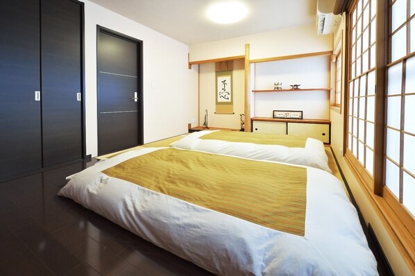 2 bedrooms, desk, free WiFi, bed sheets