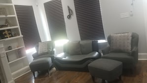 Lobby sitting area - Bayou Beauty (New Orleans)