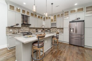 Interior - Bayou Beauty (New Orleans)