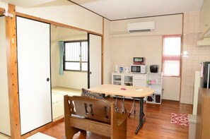 2 Bedroom Apartment | In-room dining
