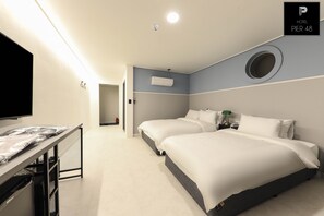 Twin Room | Premium bedding, blackout curtains, free WiFi, bed sheets - Hotel Pier 48 (Tongyeong)