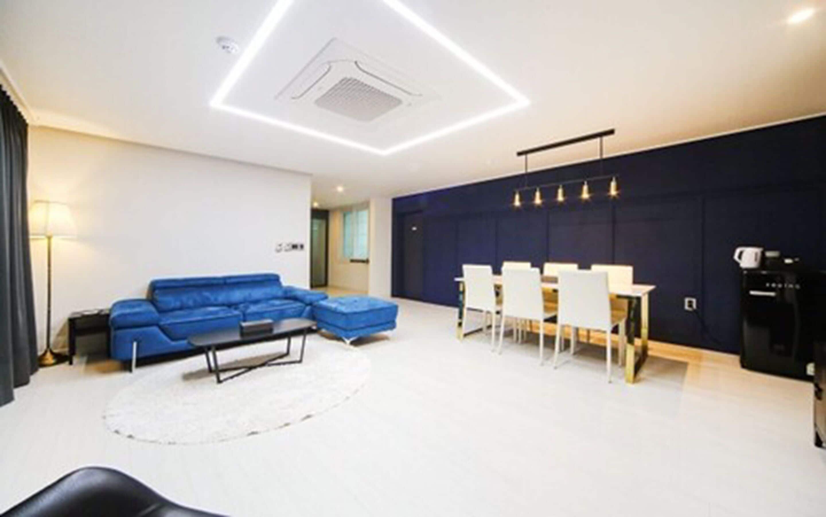 family suite | living area | 55-inch lcd tv with digital channels, tv, netflix