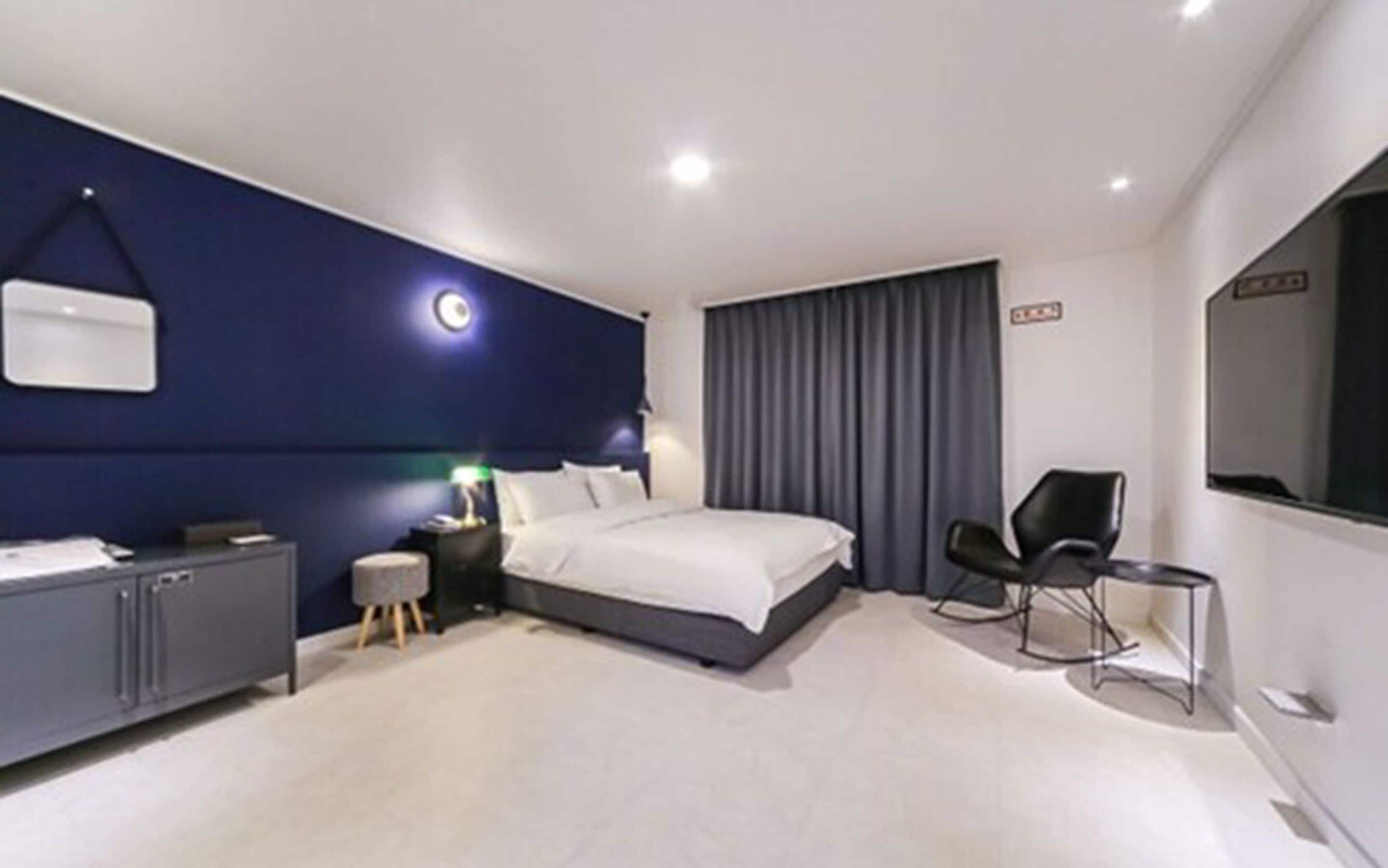 premium room | 1 bedroom, premium bedding, blackout curtains, free wifi