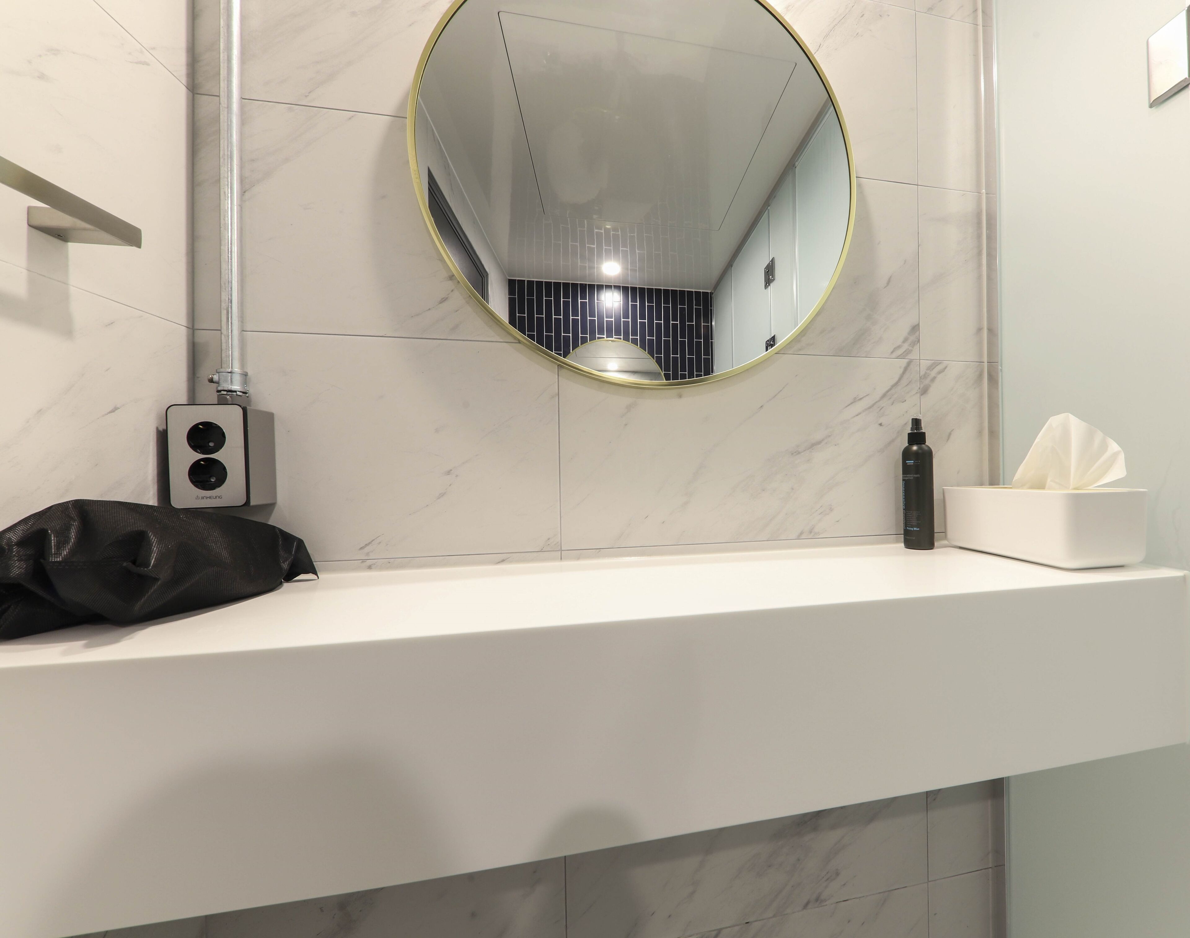 premium room | bathroom | free toiletries, hair dryer, slippers, towels