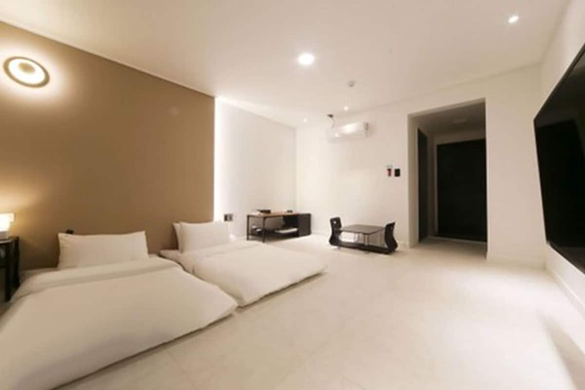 traditional room (ondol) | 1 bedroom, premium bedding, blackout curtains, free wifi