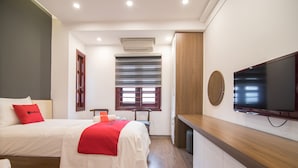 Unclassified image, 2 of 15, button - Queen Hotel (Hanoi)