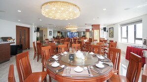 Breakfast buffet - Bao Han Hotel (Bai Chay)