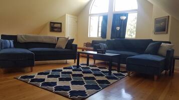 Family House, Kitchen, Mountain View | Living area