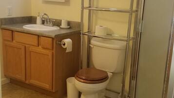 Family House, Kitchen, Mountain View | Bathroom | Towels