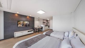 Deluxe Room, Ocean View | Blackout curtains, free WiFi, bed sheets