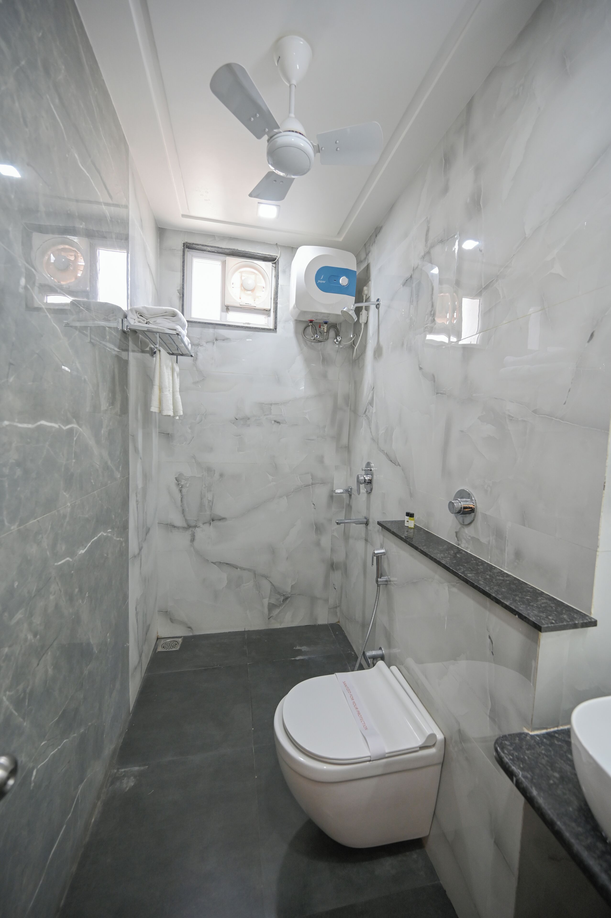 Chambre exécutive avec lits jumeaux, 2 lits jumeaux | Salle de bain | Douche, pantoufles, serviettes fournies