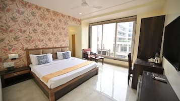 Deluxe Room | Select Comfort beds, desk, laptop workspace, blackout drapes