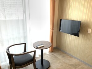Standard Double Room | In-room safe, free WiFi - Mr.KINJO Miki24 in front of Makishi Station (Naha)