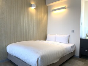Standaard tweepersoonskamer | Een kluis op de kamer, gratis wifi, beddengoed