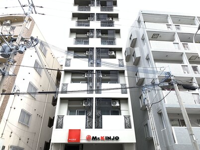 Mr.KINJO Miki24 in front of Makishi Station