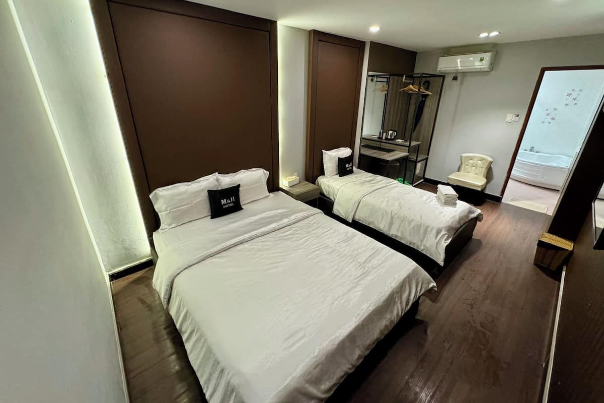 Executive Triple Room | 1 bedroom, hypo-allergenic bedding, minibar, in-room safe