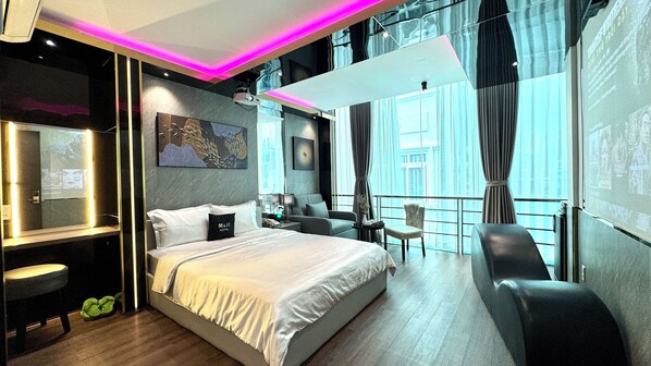 Suite Cinema | Hypo-allergenic bedding, minibar, in-room safe, desk - M&H Hotel (Ho Chi Minh City)