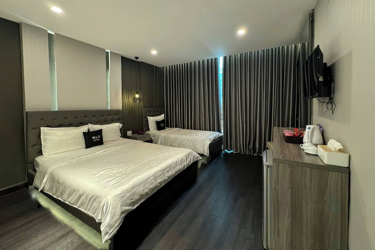 1 bedroom, hypo-allergenic bedding, minibar, in-room safe