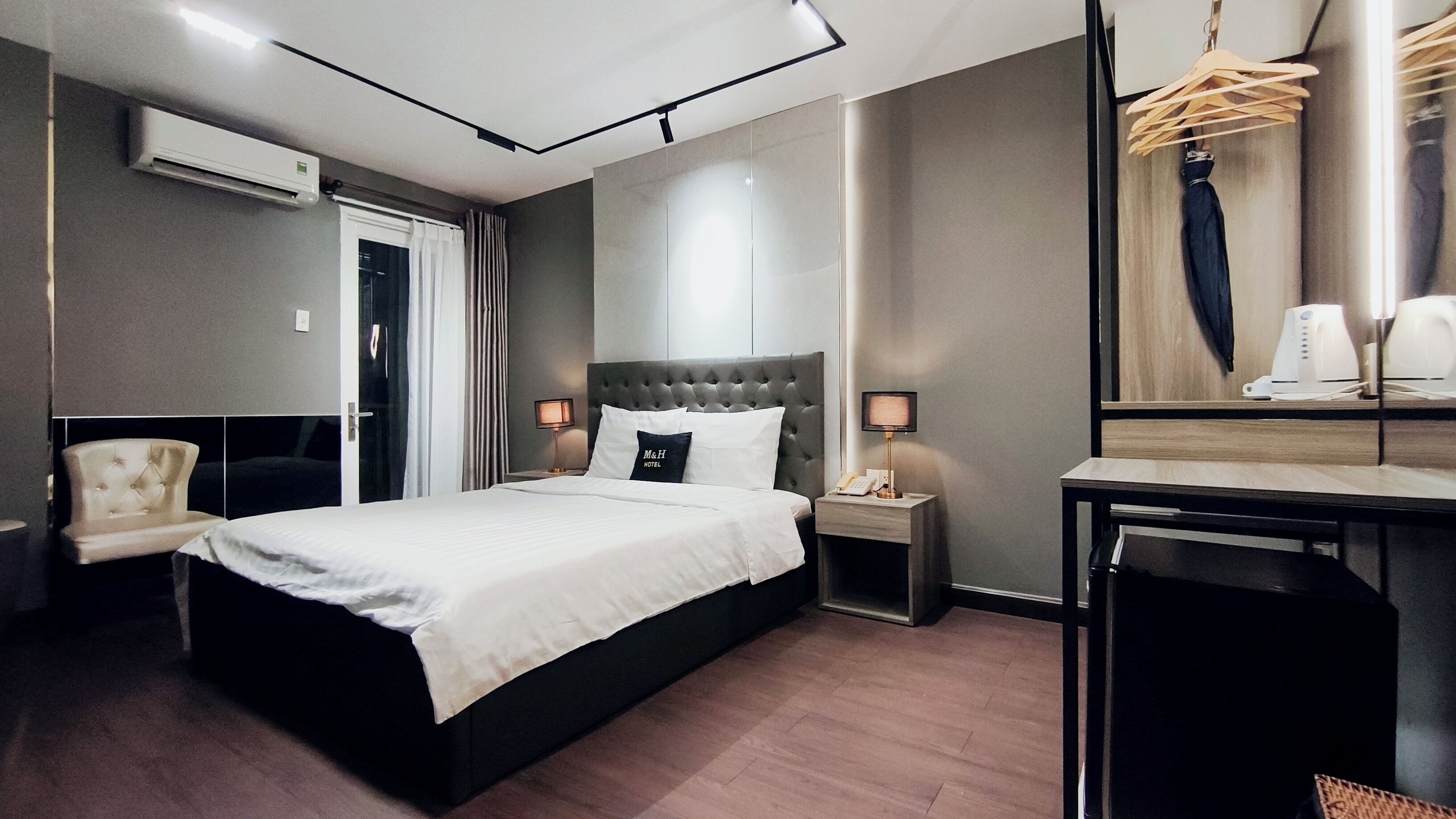 Chambre Deluxe, balcon | Literie hypoallergénique, minibar, coffres-forts dans les chambres
