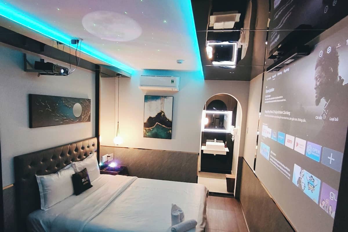 1 bedroom, hypo-allergenic bedding, minibar, in-room safe