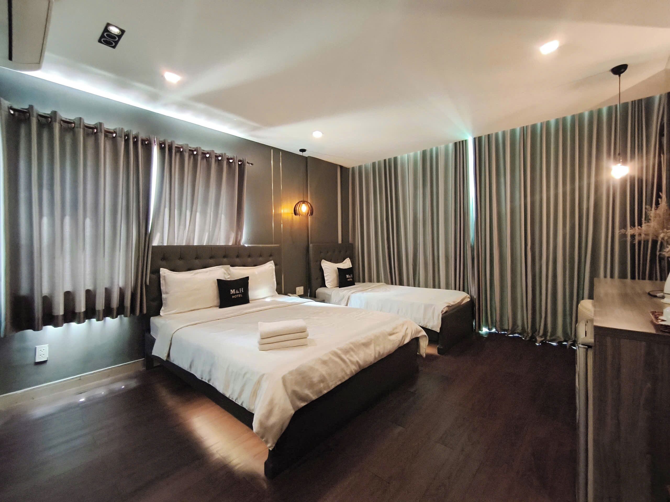 Panorama suite | Hypoallergeen beddengoed, een minibar, een kluis op de kamer, een bureau